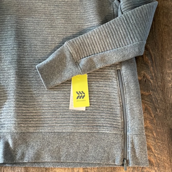 All In Motion quilted pullover - Picture 2 of 4